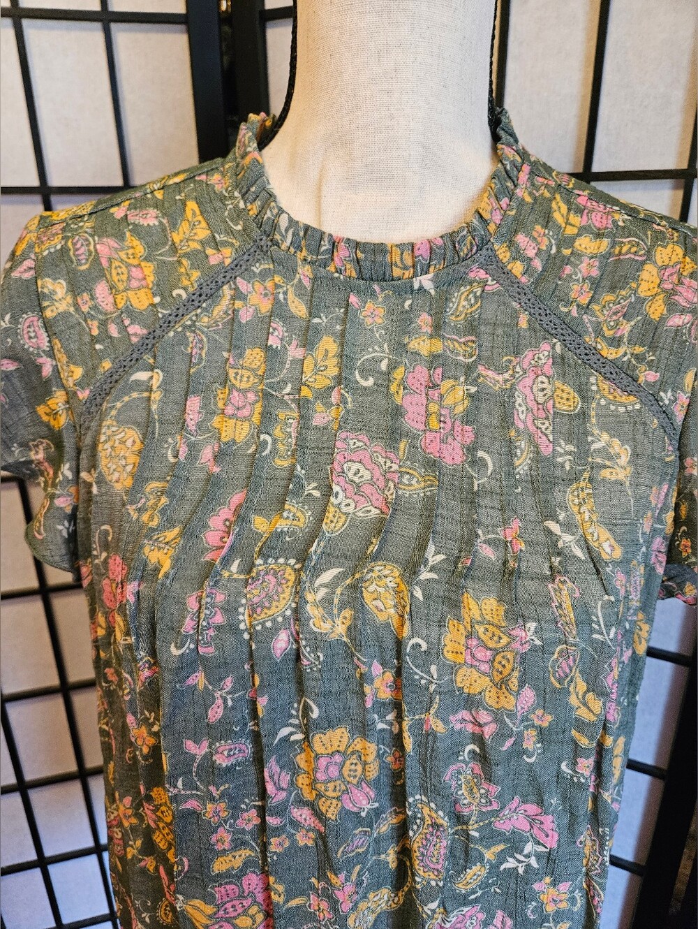 Nanette Lepore Large Sage Green Floral Bohemian Style Short Sleeve Top - Picture 2 of 5